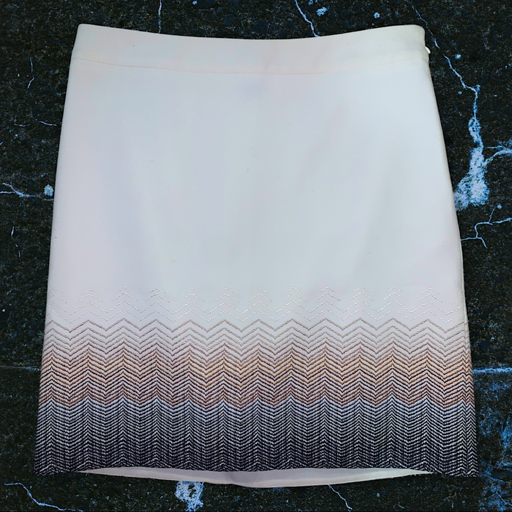 White House Black Market Chevron & White Pencil Skirt